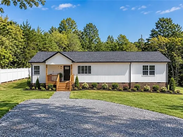 3760 Meadowbrook Dr, Trinity, NC 27370