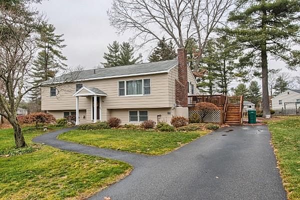 1st image of 55 Parkwood Dr