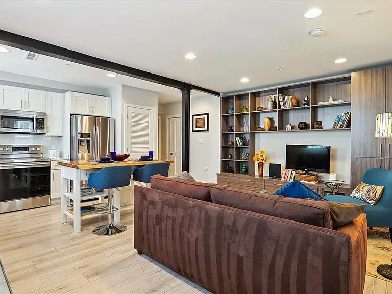 5024 9th St NW #203 — Photo 2