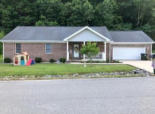 105 Stoney Brook Dr, Van Lear, KY 41265