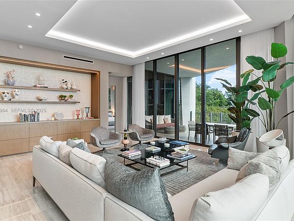 4th image of 2821 S Bayshore Dr Unit 5A