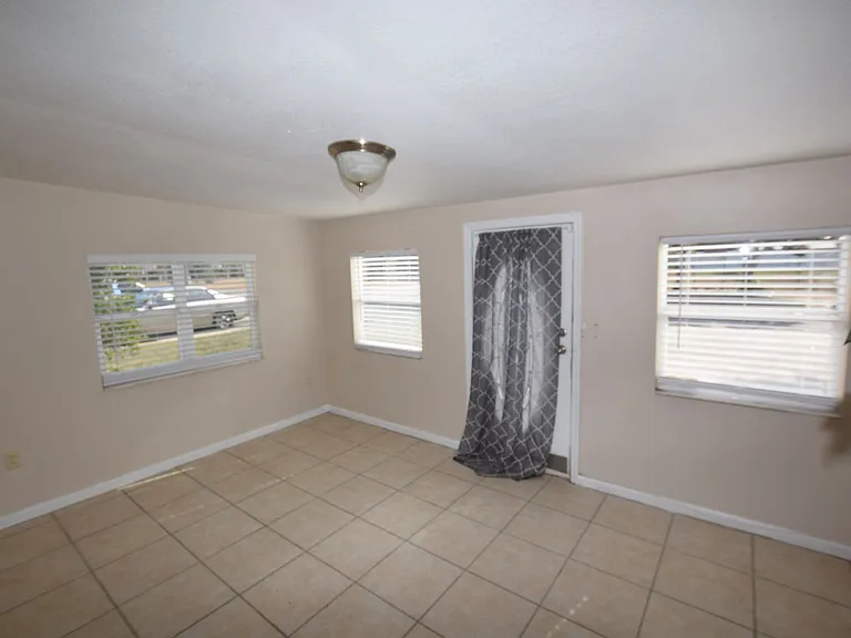 317 E Barnes Ave — Photo 12