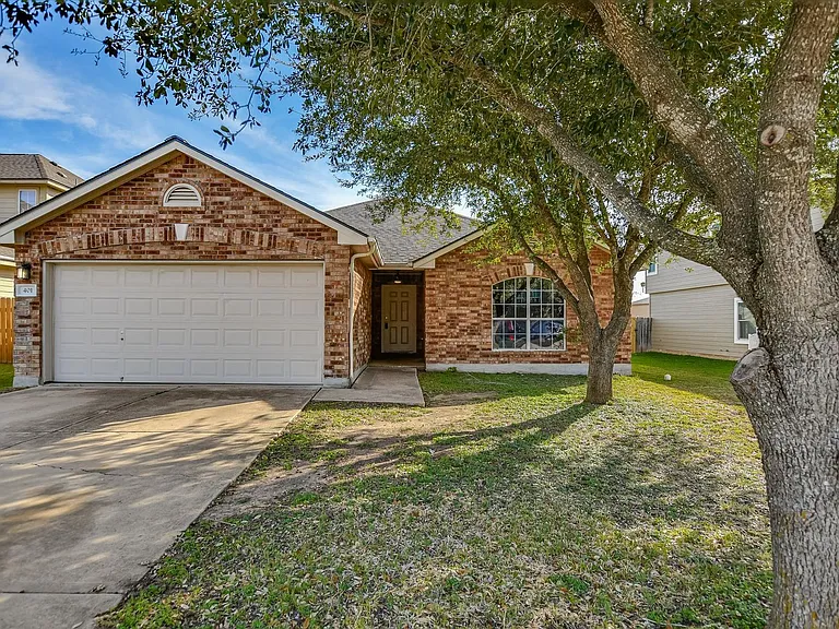 401 Bandera Woods Blvd — Photo 2