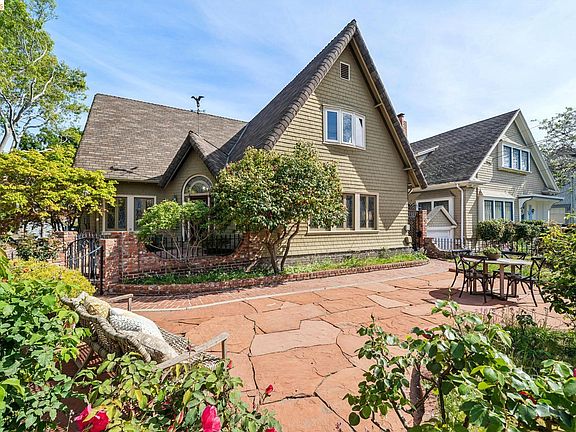 3rd image of 824 Paru St