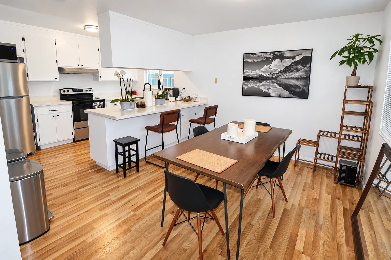 3 bed, 1200 sqft, $3,000 — Photo 1