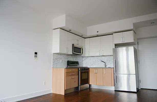 Rented by SERHANT. | media 10