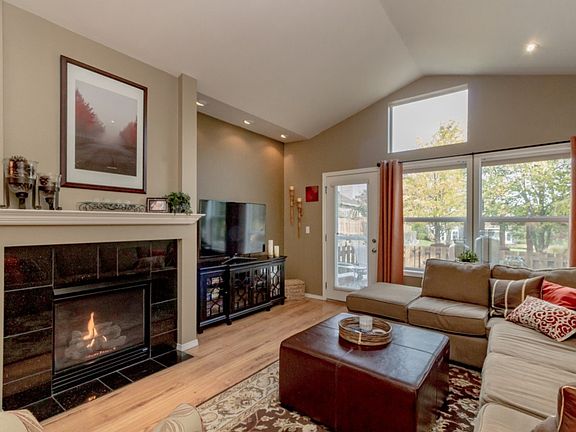 5th image of 1221 65th St SE Unit 101