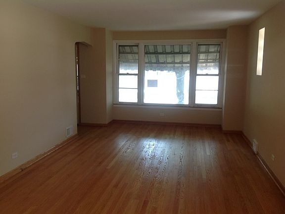 3rd image of 6141 N Fairfield Ave