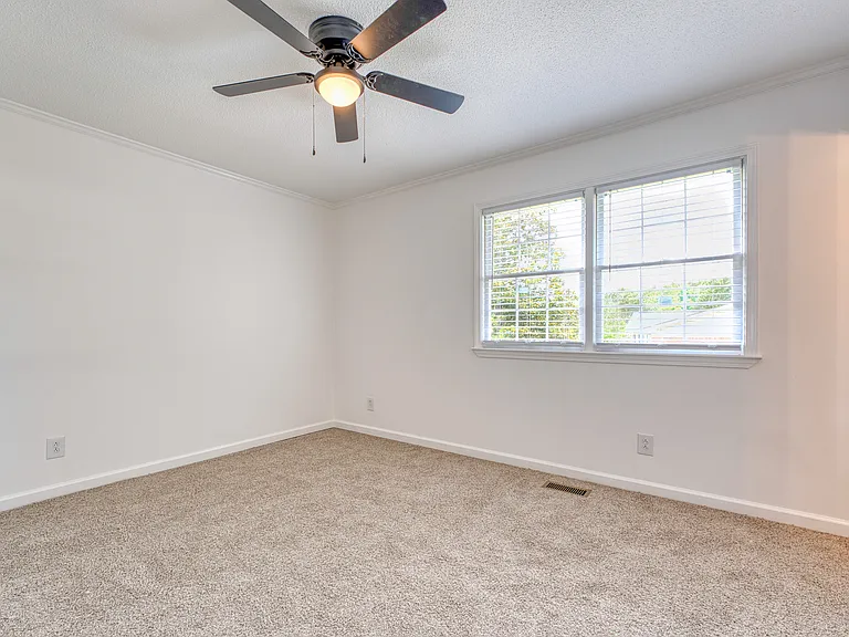 825 Fresno Dr — Photo 23