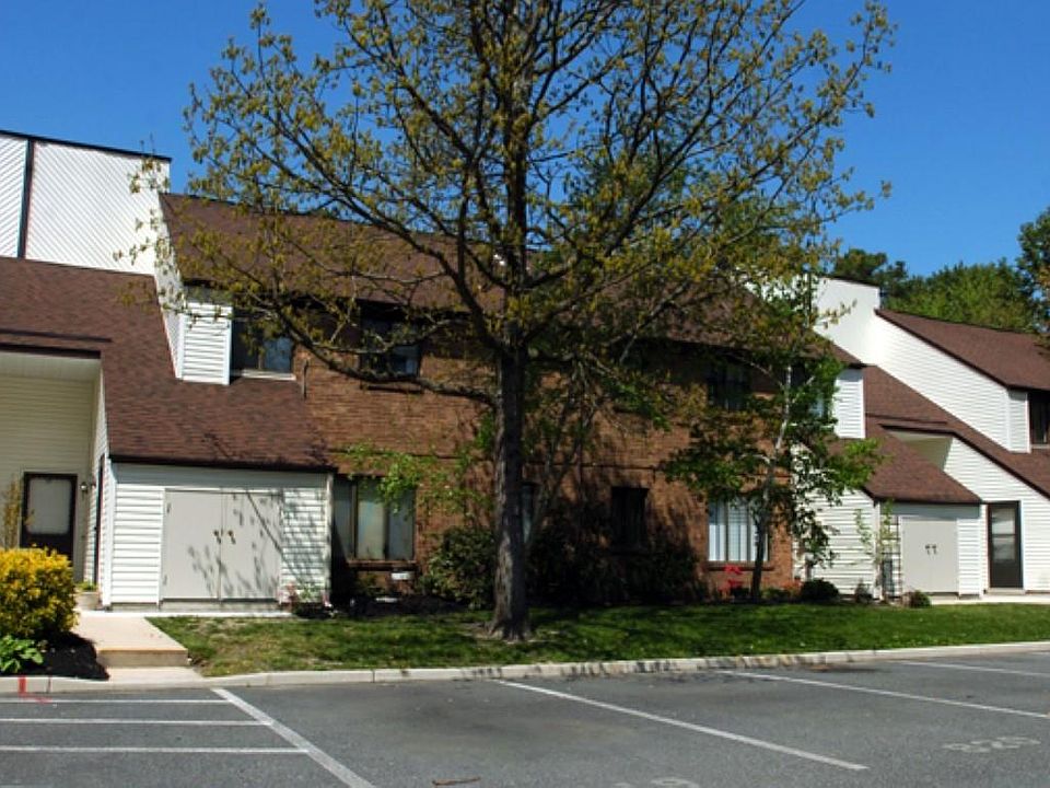1st image of 9 Country Hickory Ln #9H