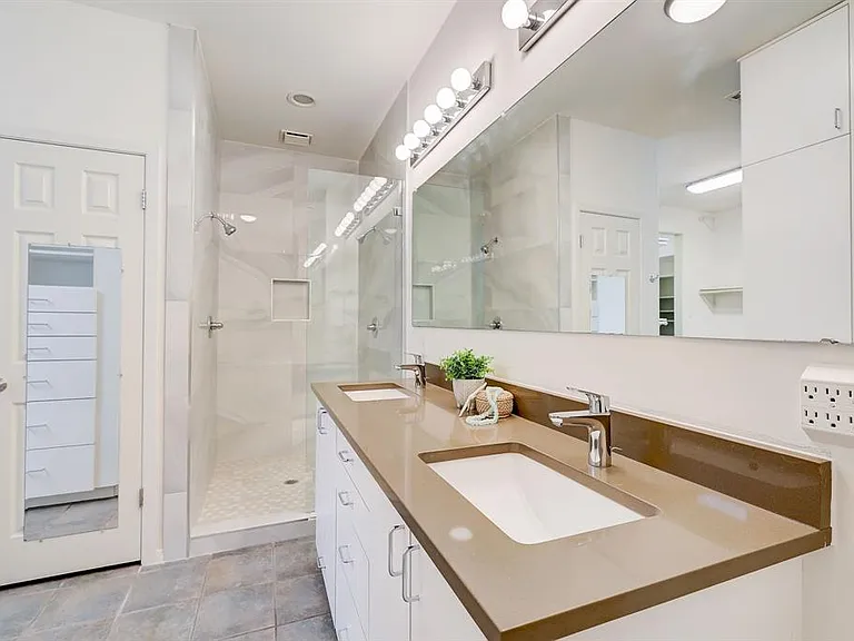 805 Leonard St — Photo 13