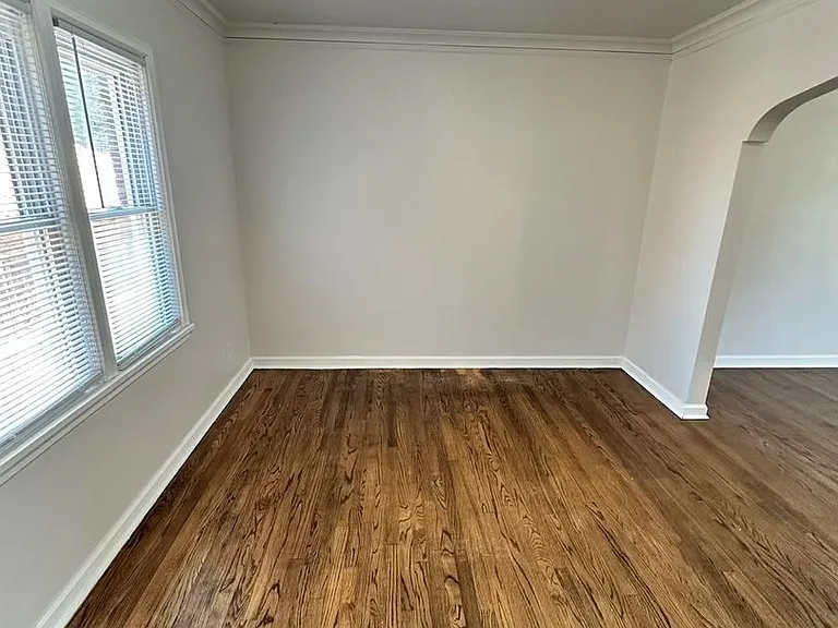 1409 Vinton St — Photo 4