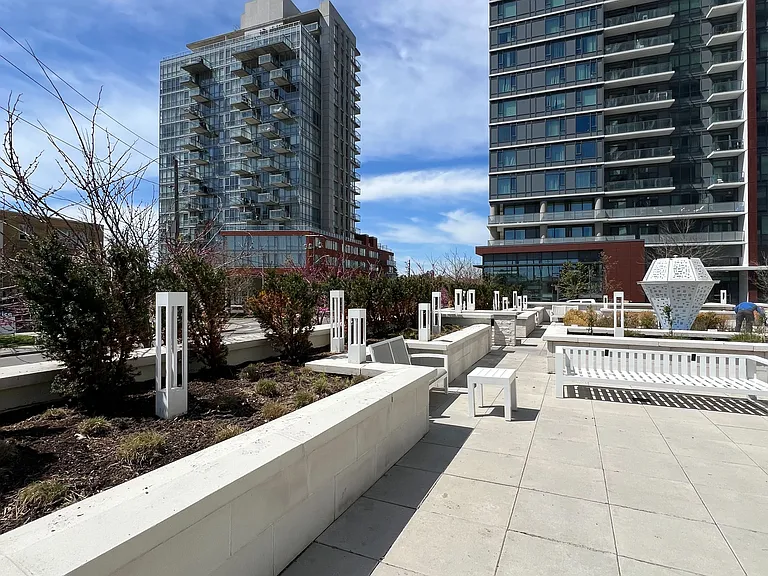 75 Canterbury Pl #Penthouse 605 — Photo 32