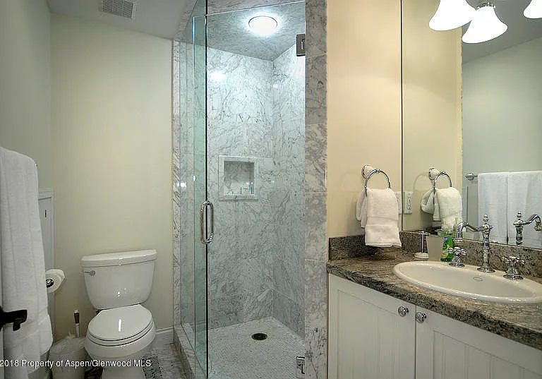 717 W Francis St — Photo 10