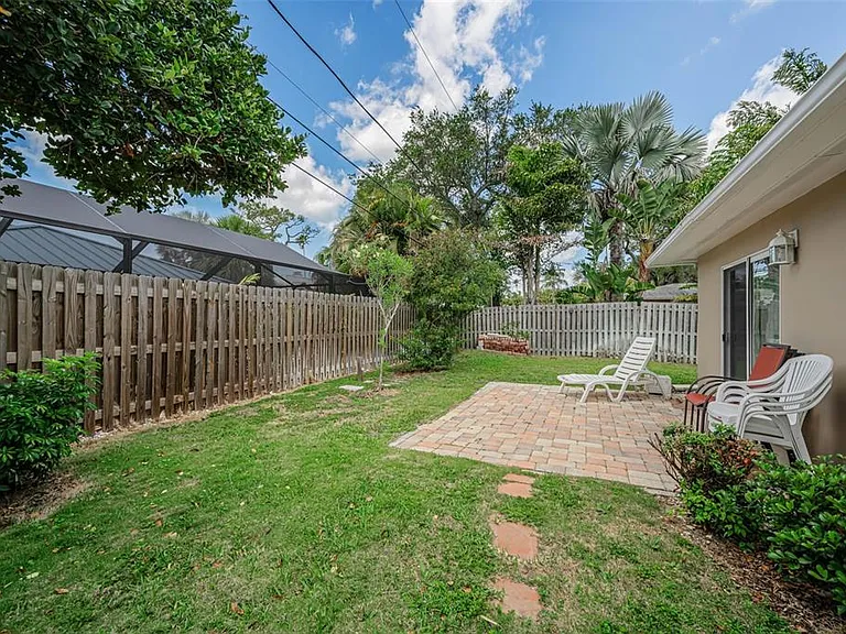 253 Park Cir S — Photo 35