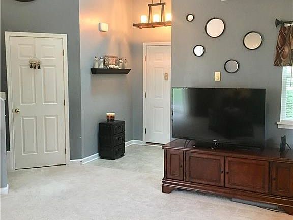 4th image of 4240 Pine Dr