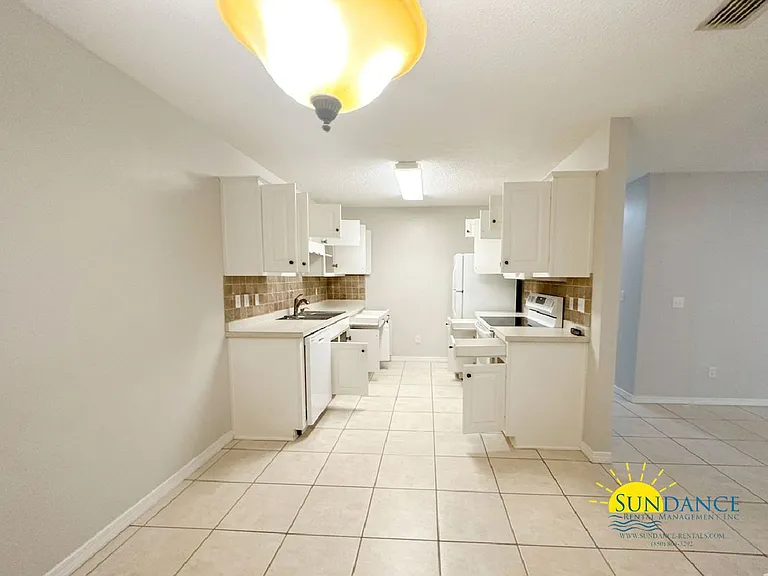 27 E Lane Dr — Photo 5