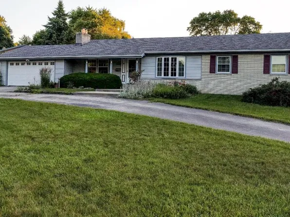 W142N8369 Oxford St, Menomonee Falls, WI 53051