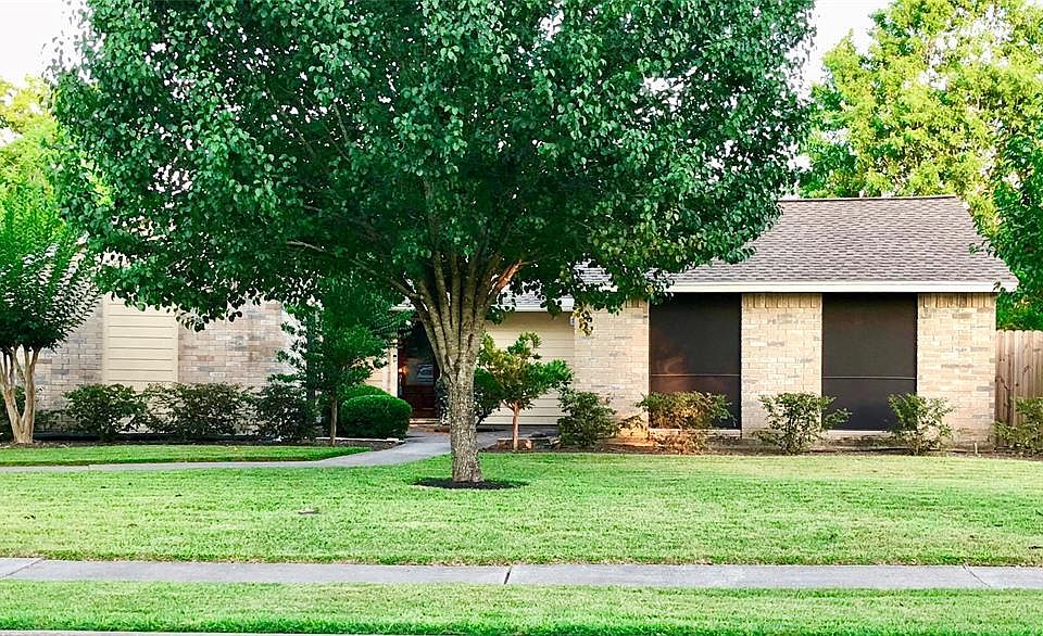 1st image of 1016 W Castlewood Ave