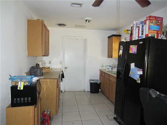 4th image of 1075 Maxey Dr