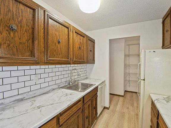 5th image of 4400 Cedar Lake Rd #3