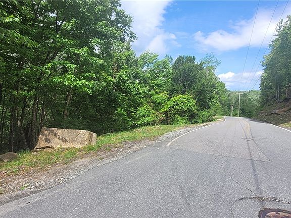 5th image of 425 Pinnacle Ridge Road
