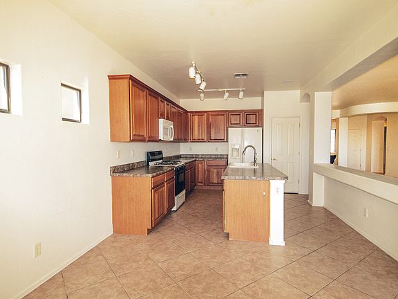 4th image of 8308 N Rocky Brook Dr