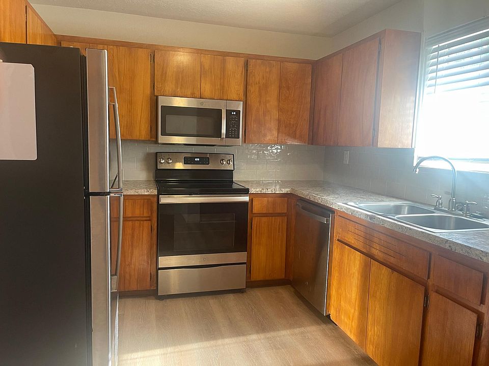 1st image of 152 Dubois Ave