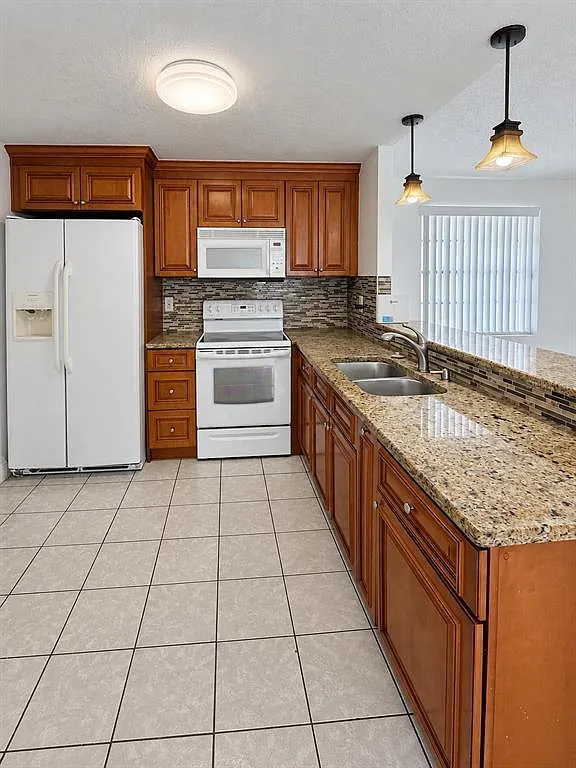 3 bed, 2.0 bath, 1402 sqft, $2,600 — Photo 4