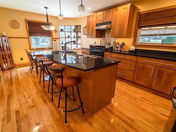 4th image of 70 Vestal Ave