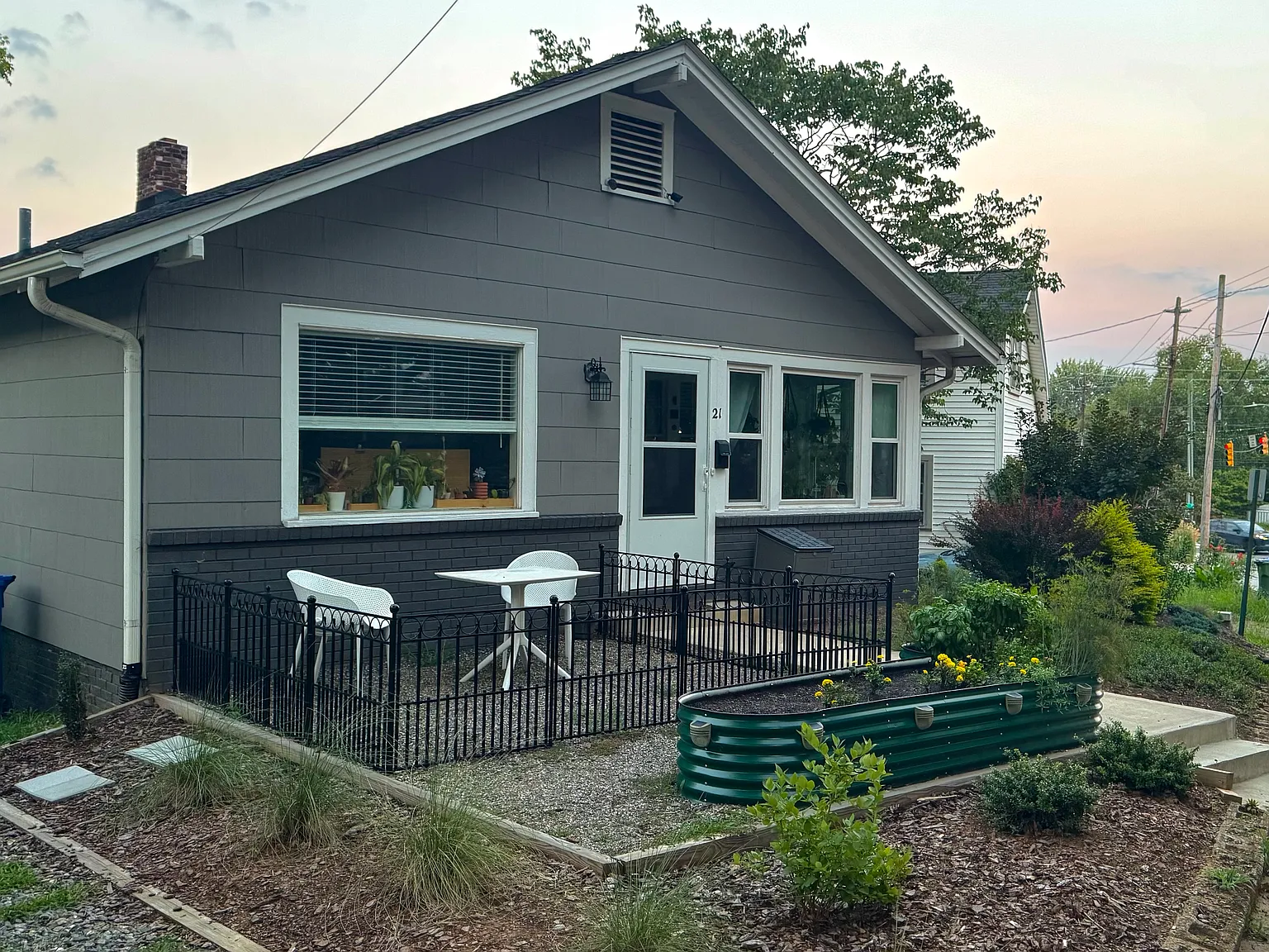 3 bed, 1.5 bath, 1136 sqft, $2,500 — Photo 3