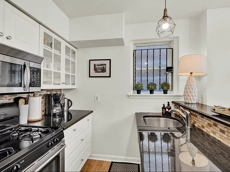 1802 Carpenter St — Photo 4
