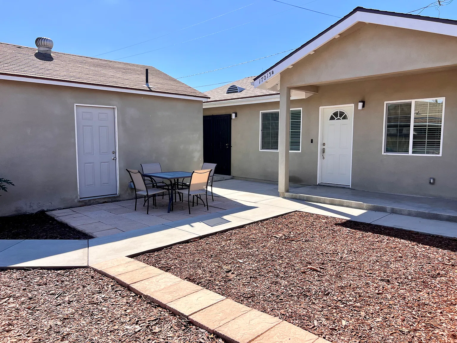 3 bed, 1000 sqft, $3,500 — Photo 1
