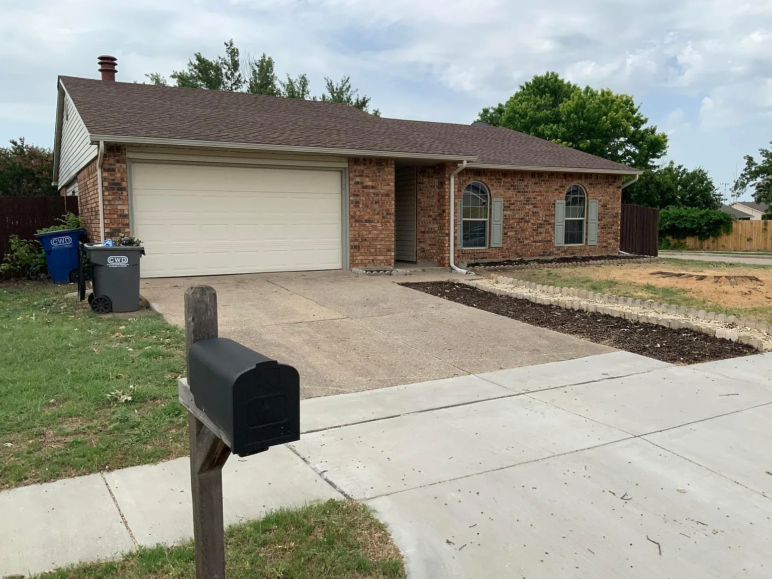 3 bed, 1438 sqft, $1,950 — Photo 1