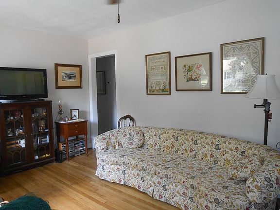 2nd image of 2016 Oakwood Ln