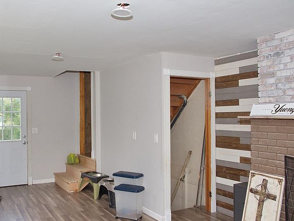 4th image of 1171 Hudson Ave