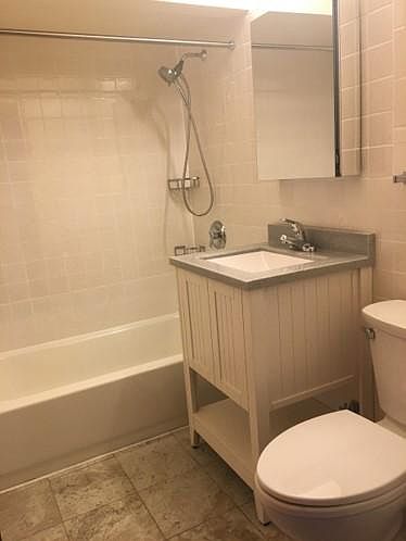 2nd image of 1426 Carol St APT B