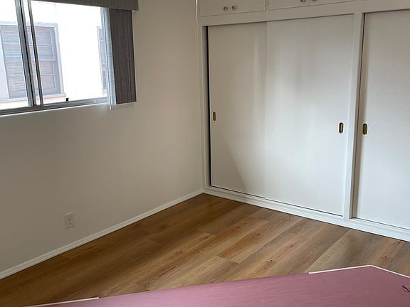 4th image of 930 E 1st St Unit 19