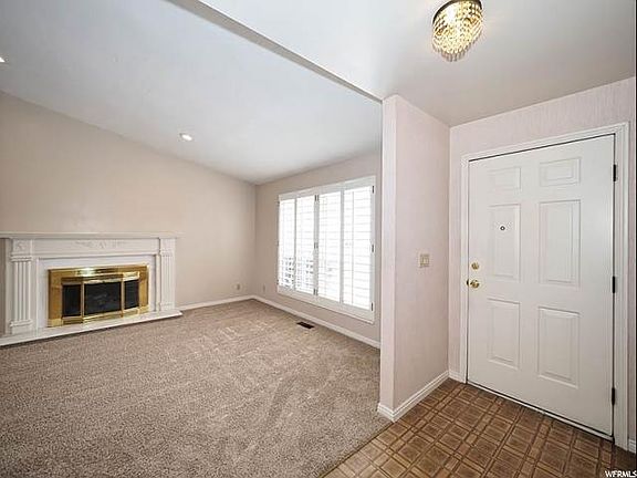 3rd image of 1447 E Vintry Cir