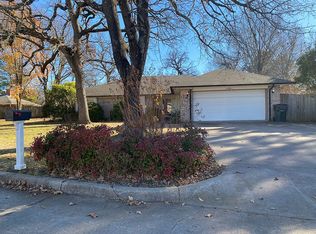 303 Hickory Dr, Henryetta, OK 74437