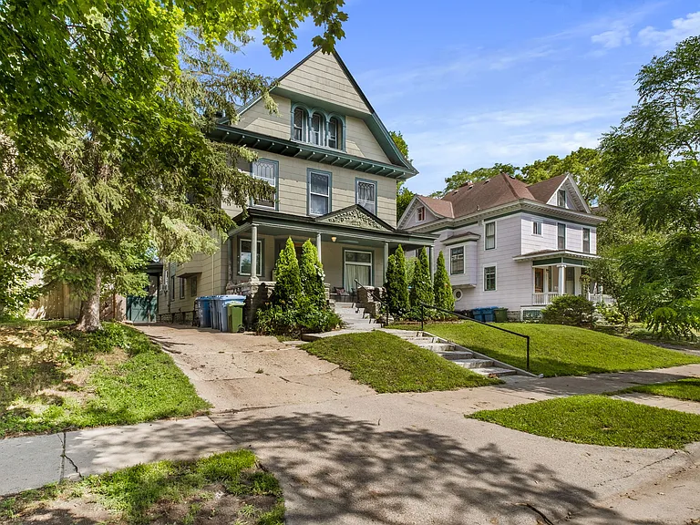 2213 Aldrich Ave S #1 — Photo 16
