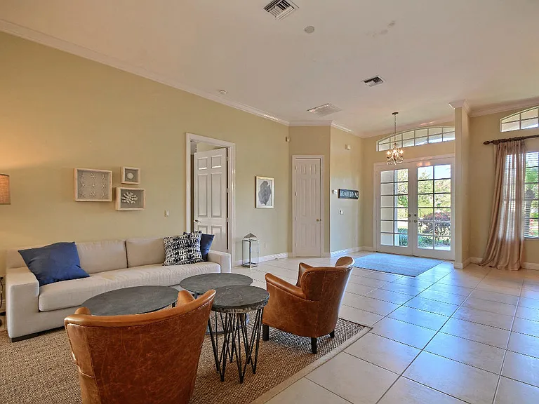 1839 E Sandpointe Ln — Photo 6