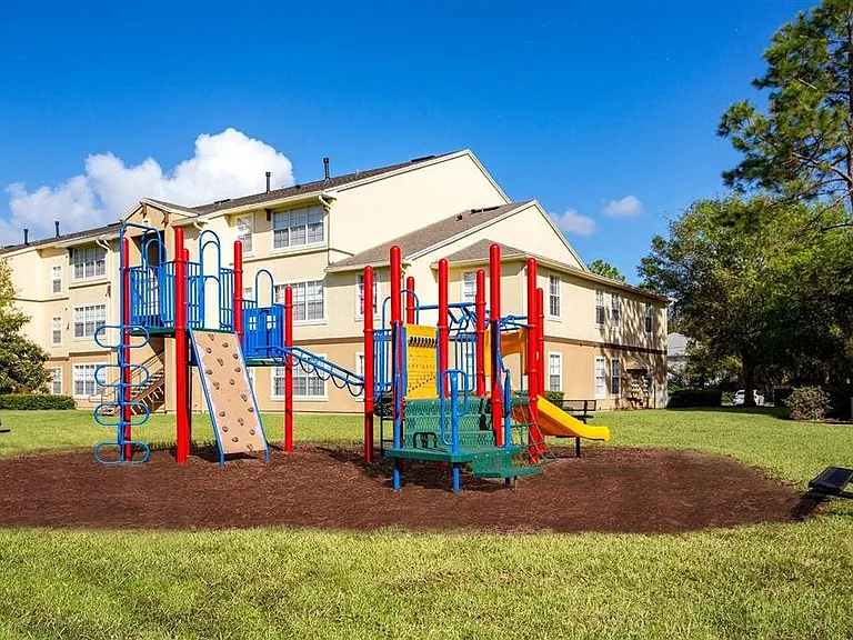 Vista Haven Apartment Homes — Photo 7