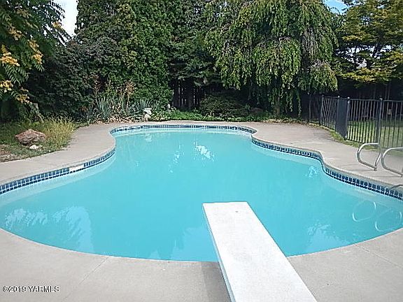 4th image of 180 Kamiakin Ave #1