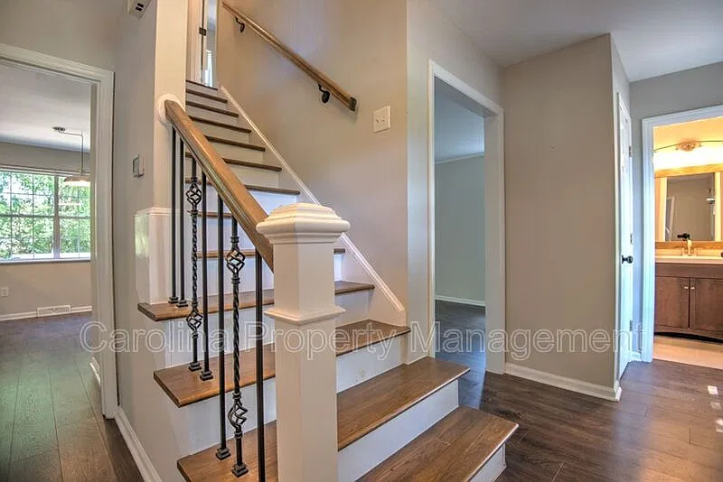 3 bed, 2.5 bath, 1550 sqft, $2,100 — Photo 3