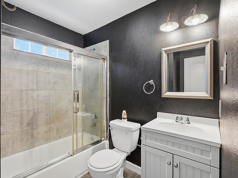 512 Freeman Dr — Photo 9