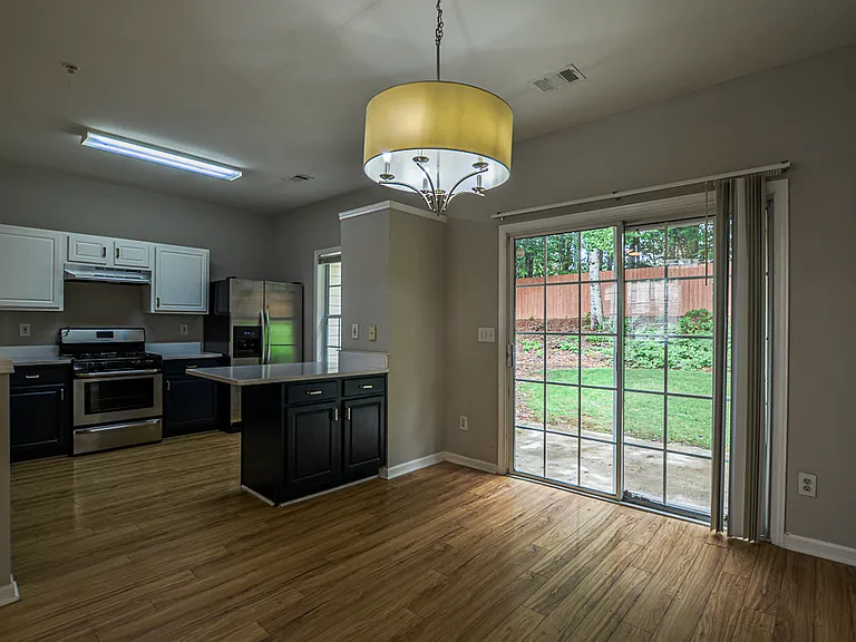 2716 Ashleigh Ln — Photo 13