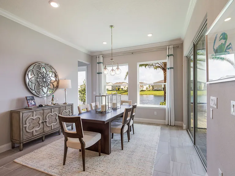model home pic of the family dinning area