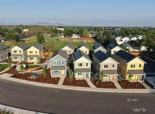 317 NW 17th St #4, Redmond, OR 97756