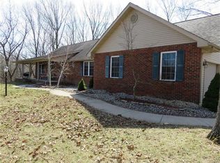 310 Lakewood Ct, Brighton, IL 62012